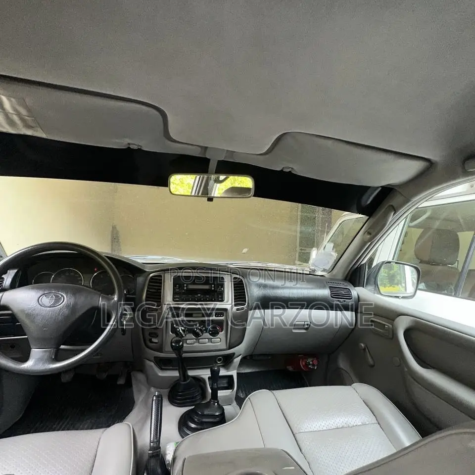 Toyota Land Cruiser 2006 White