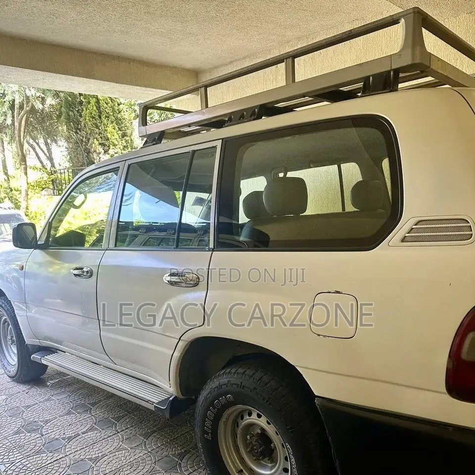 Toyota Land Cruiser 2006 White