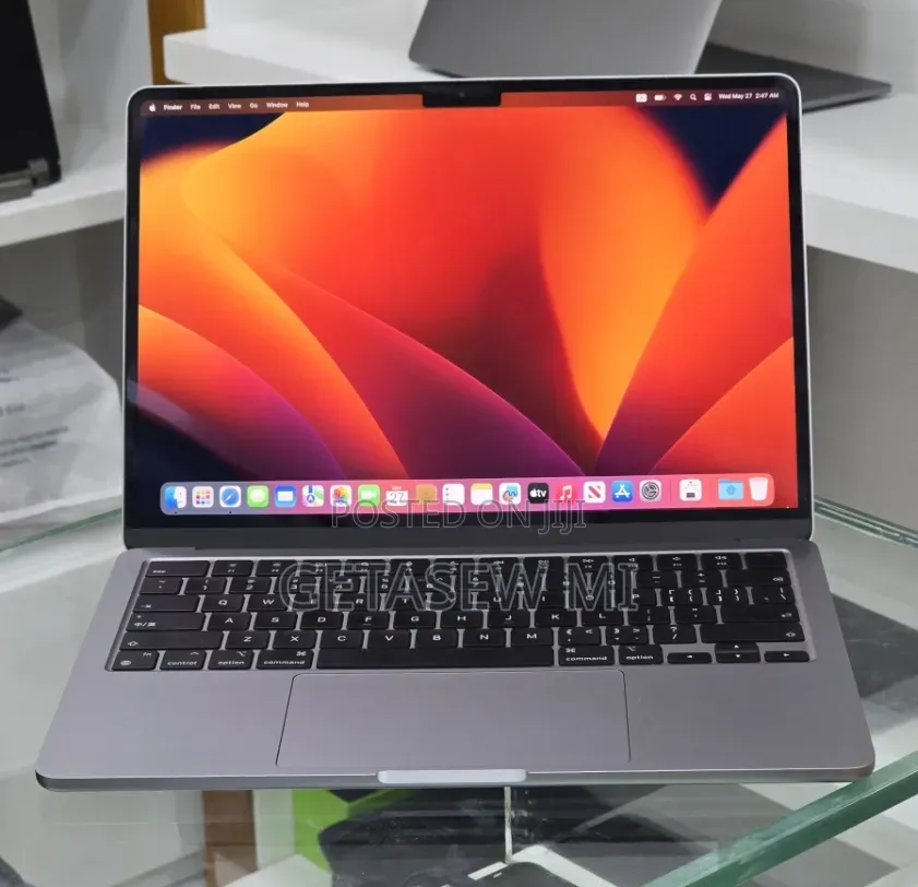 New Laptop Apple MacBook Air 2022 M2 8GB Apple M2 SSD 256GB