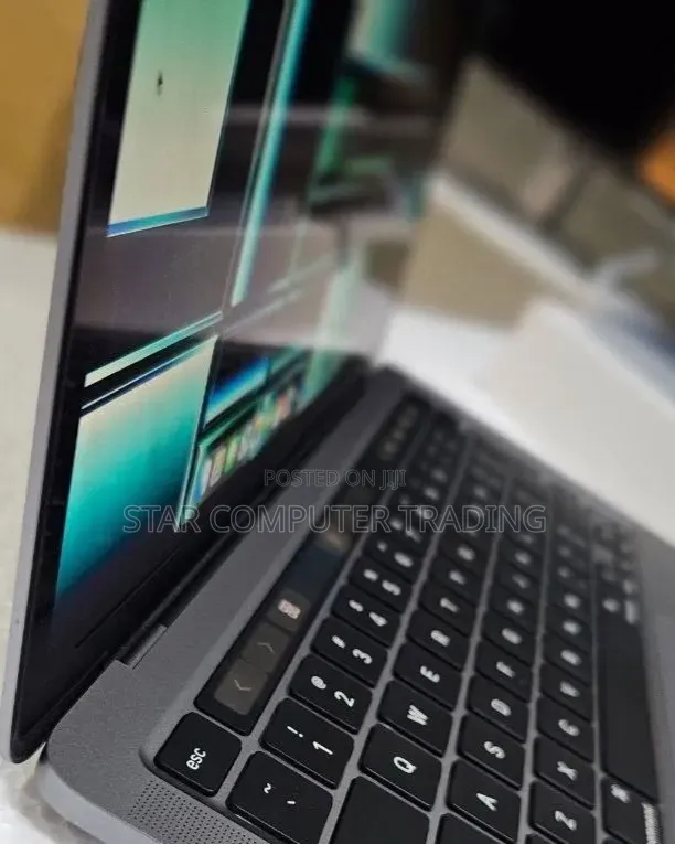 New Laptop Apple MacBook Pro 2022 M2 8GB Apple M2 SSD 256GB