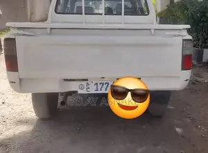 Toyota Hilux 1998 White