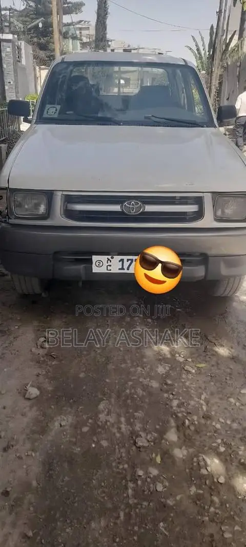 Toyota Hilux 1998 White