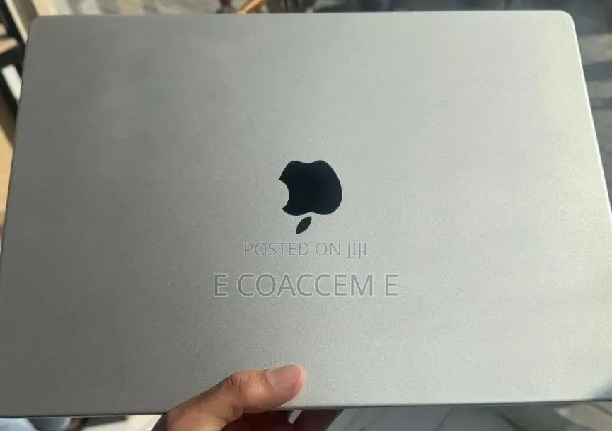 New Laptop Apple MacBook 32GB SSD 1T