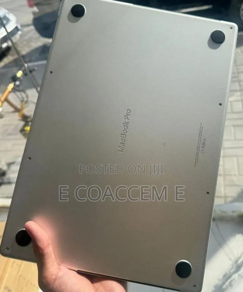 New Laptop Apple MacBook 32GB SSD 1T