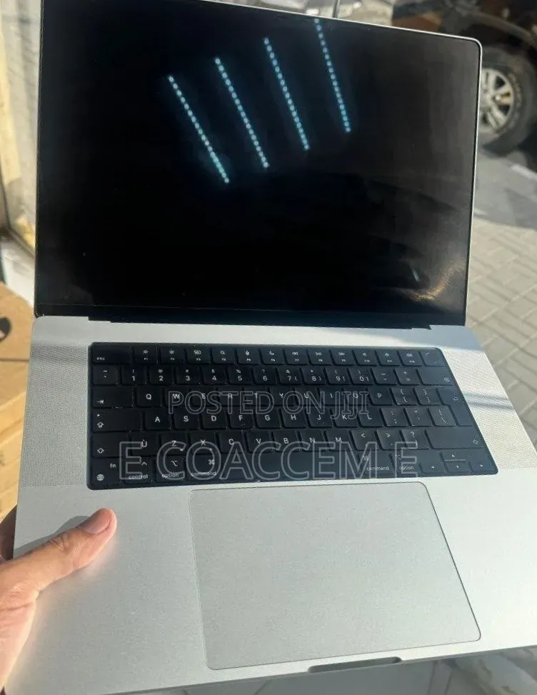 New Laptop Apple MacBook 32GB SSD 1T
