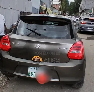 Suzuki Swift 2022 Brown
