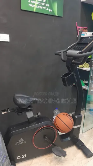ማብራት የለም ብሎ ማሳበብ ቀረ Adidas ብራንድ
