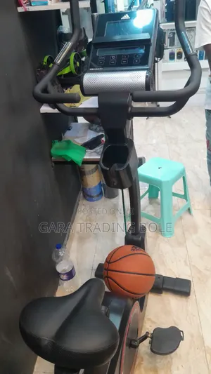 ማብራት የለም ብሎ ማሳበብ ቀረ Adidas ብራንድ