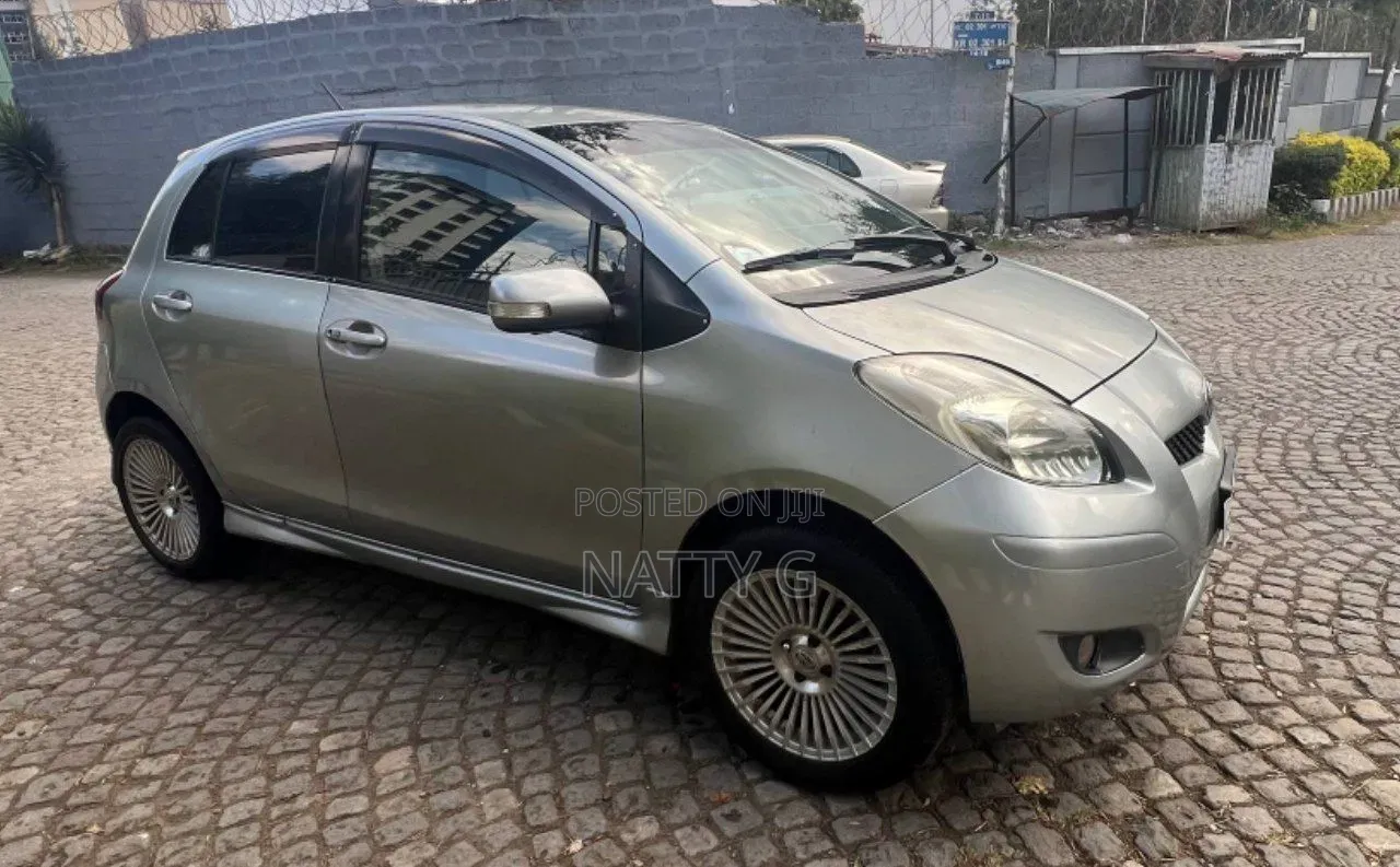 Toyota Yaris 2010 Gray