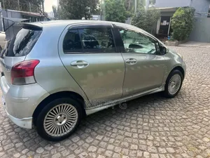 Toyota Yaris 2010 Gray
