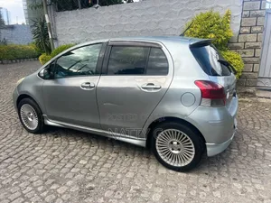 Toyota Yaris 2010 Gray