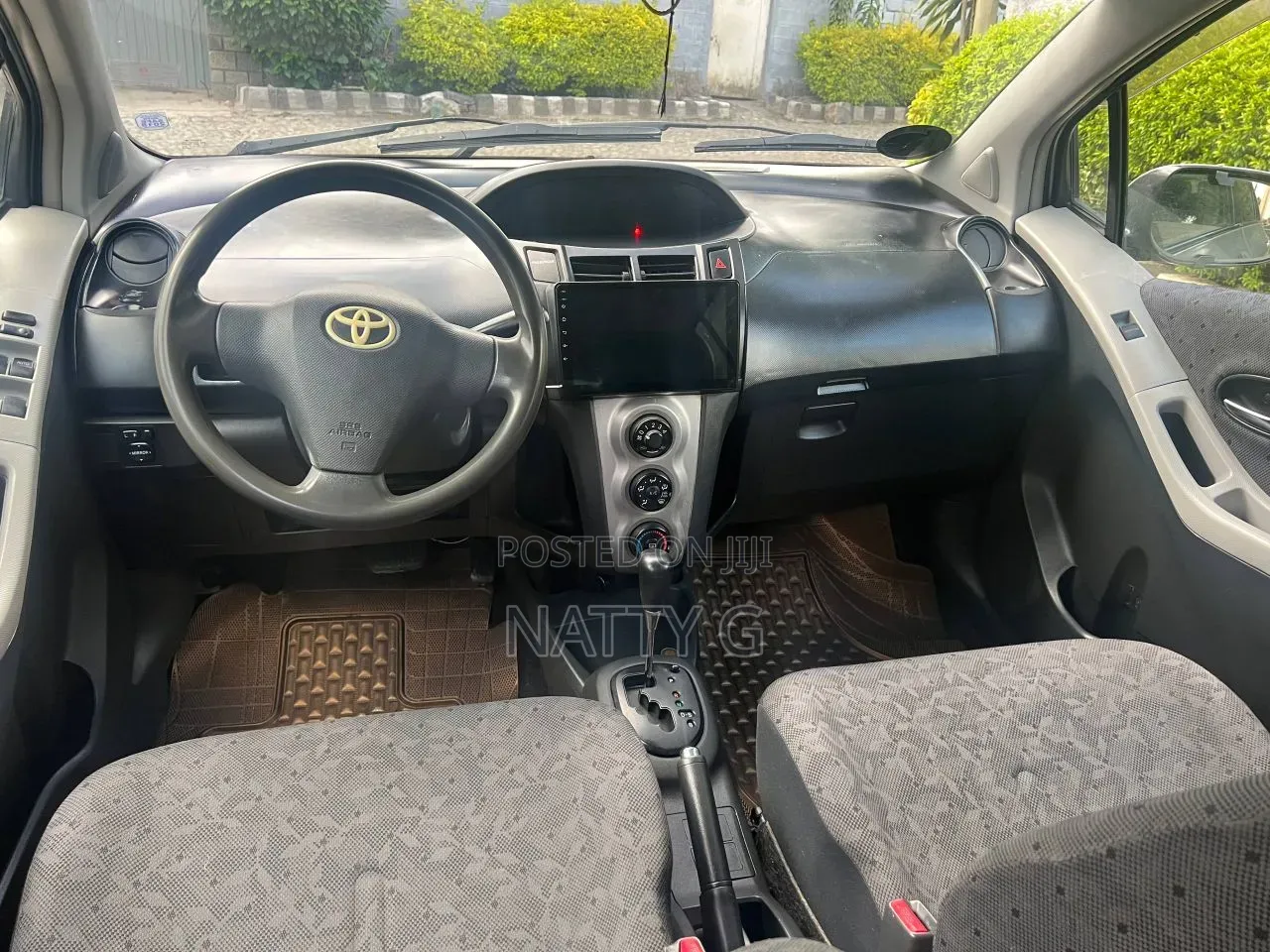 Toyota Yaris 2010 Gray