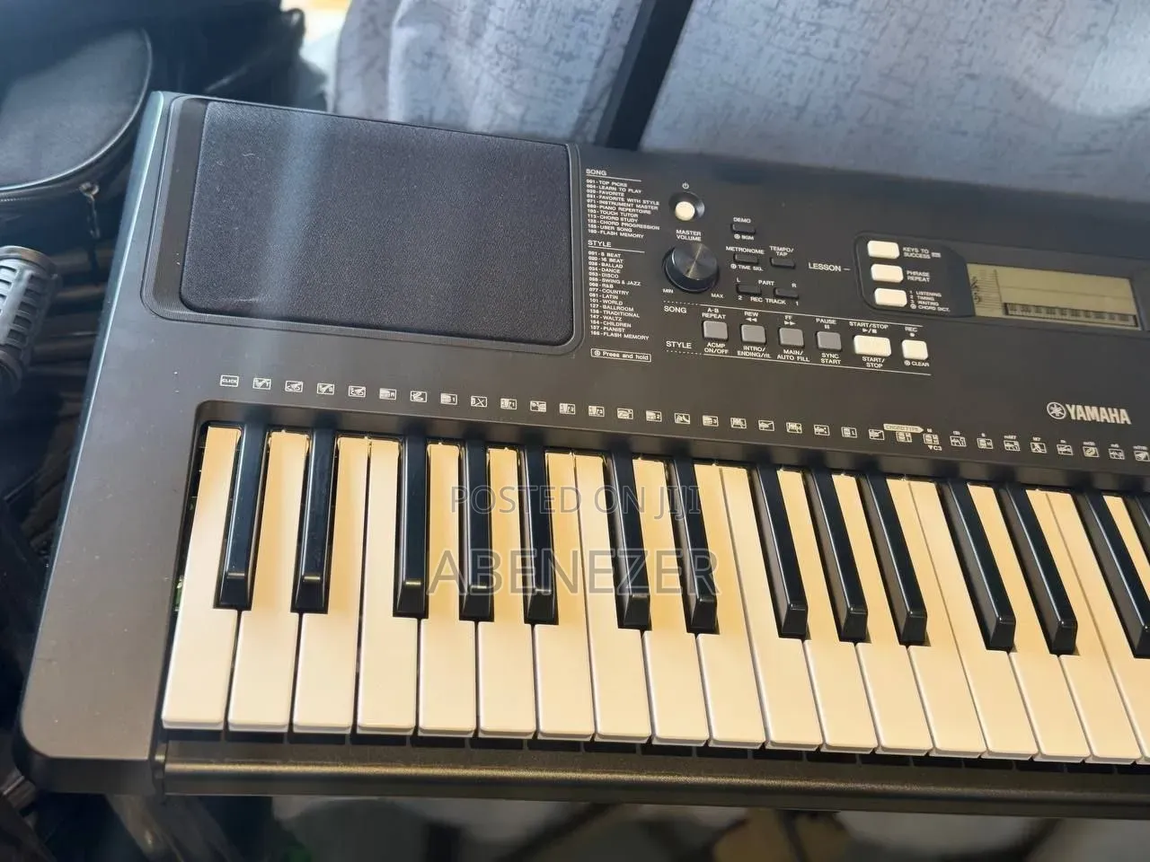 Yamaha PSR E363 Keyboard Piano