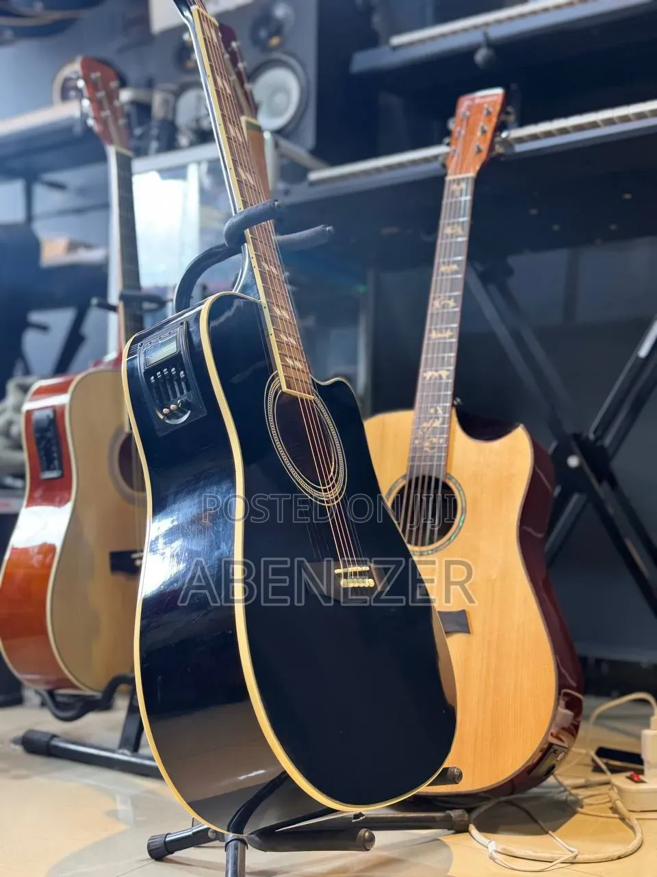 Yamaha F6000eq Semi Acostic Guitar