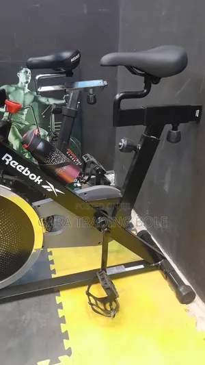ሪቡክ ብራንድ ያለ ማብራት ሚሰራ Reebok