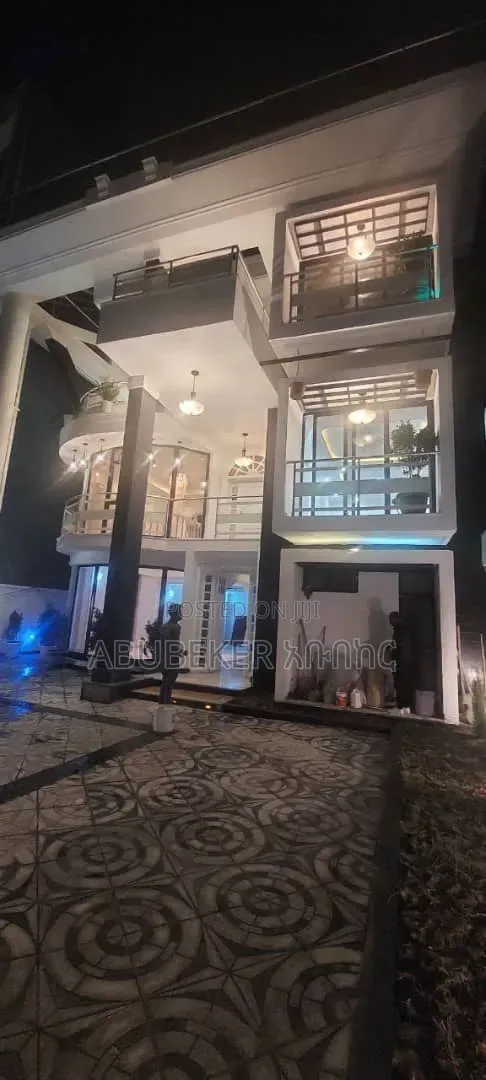 Furnished 12bdrm Mansion in Kirkos for sale