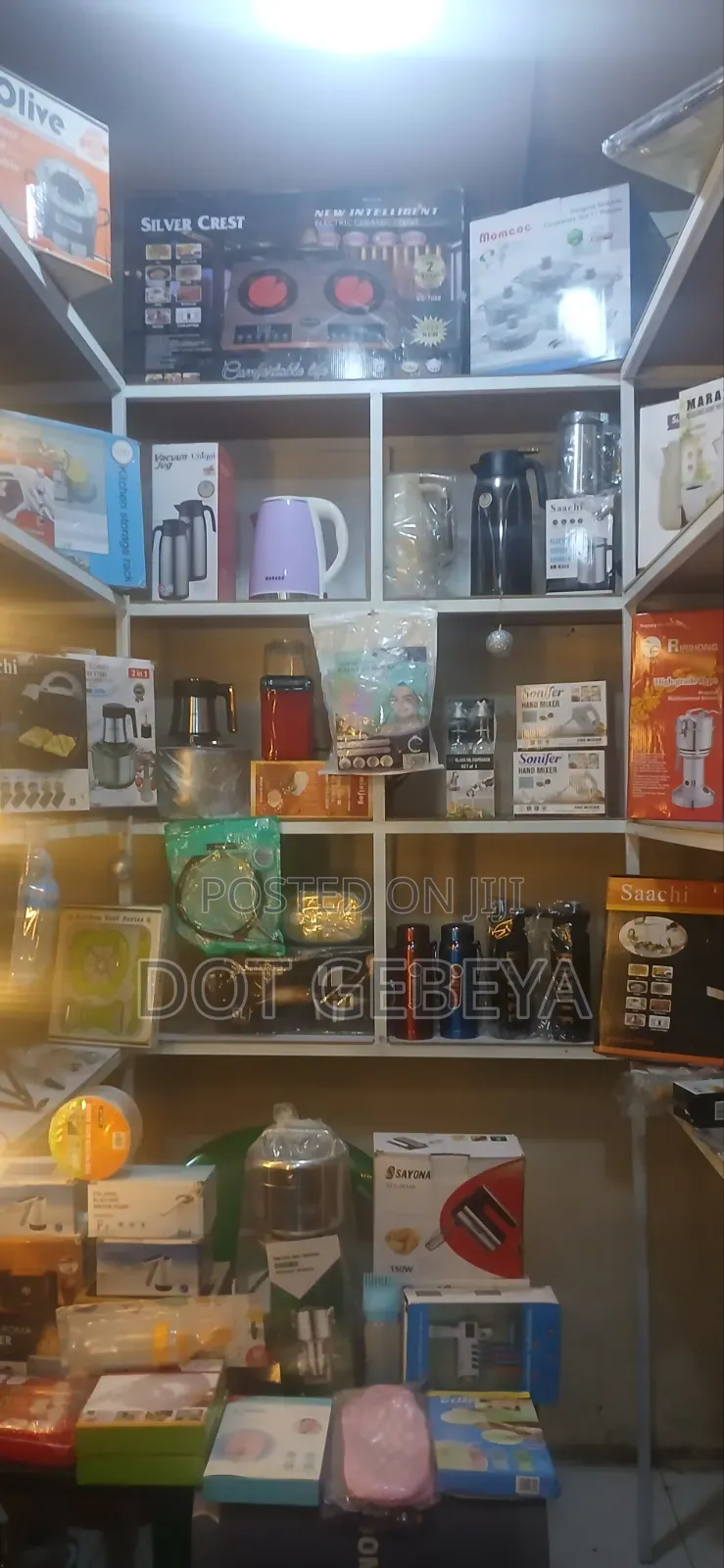 የሚሸጥ የእቃዎች ቤት (Online Shop)Key በመሀል እስታዲየም ውስጥ
