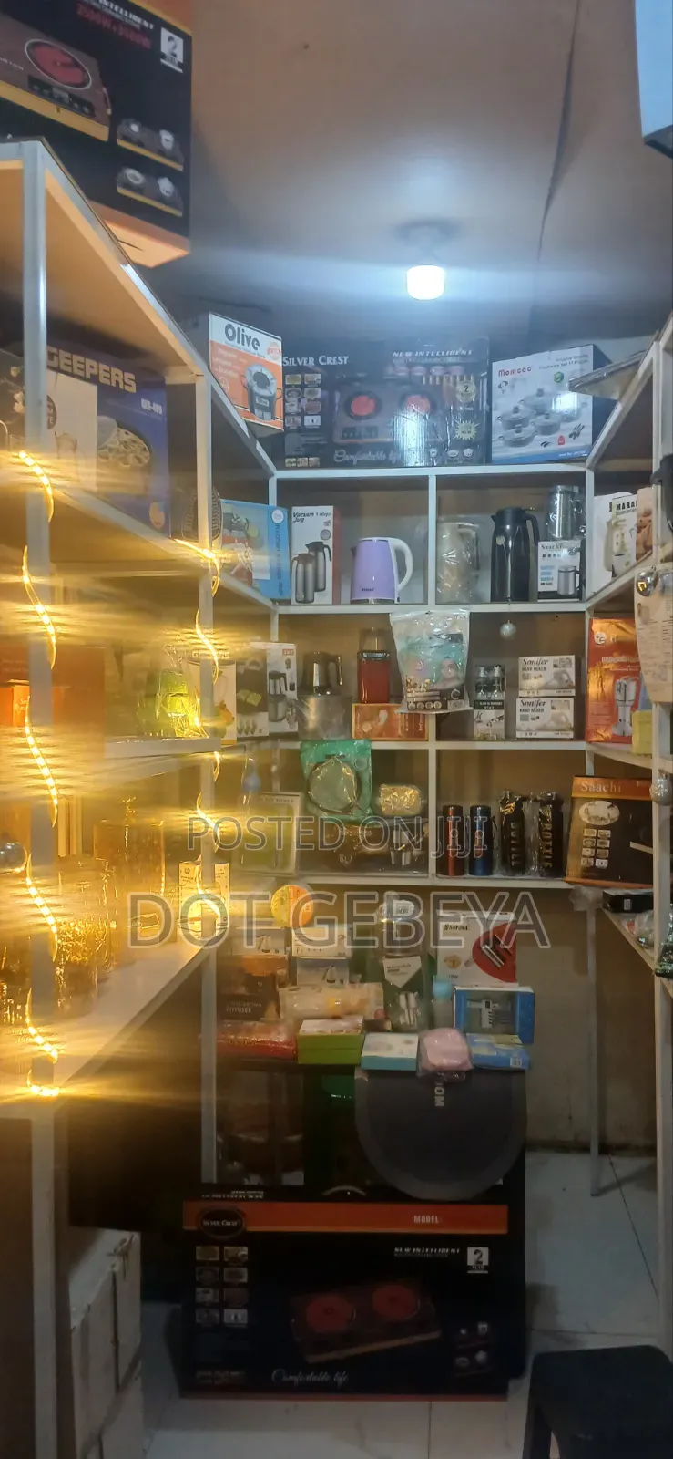 የሚሸጥ የእቃዎች ቤት (Online Shop)Key በመሀል እስታዲየም ውስጥ