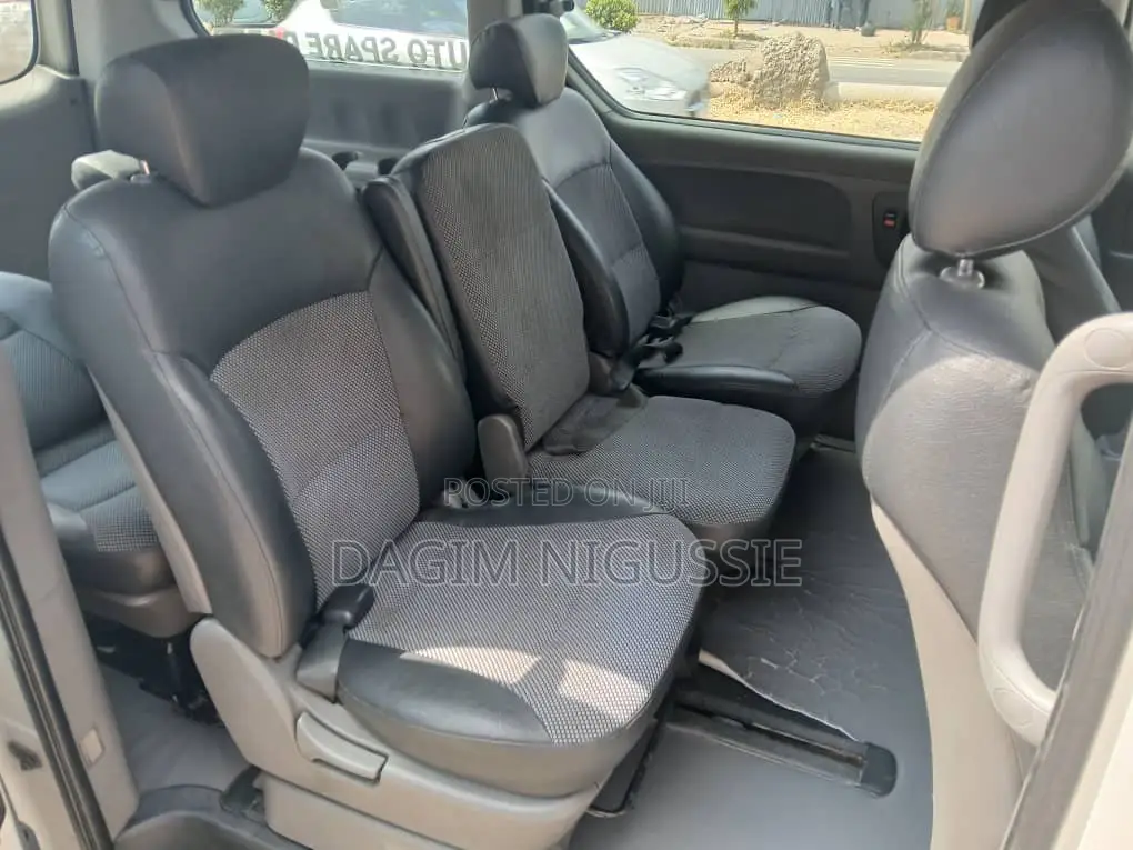 Hyundai H1 2.4 GLS 2011 White