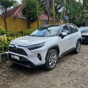 Toyota RAV4 2022 White