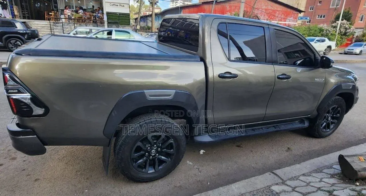 Toyota Hilux 2021 Gray