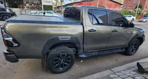 Toyota Hilux 2021 Gray