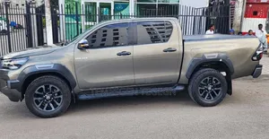 Toyota Hilux 2021 Gray