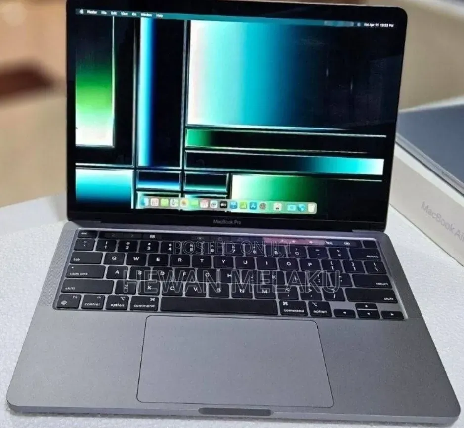 New Laptop Apple MacBook Pro 2022 M2 8GB Apple M2 SSD 256GB
