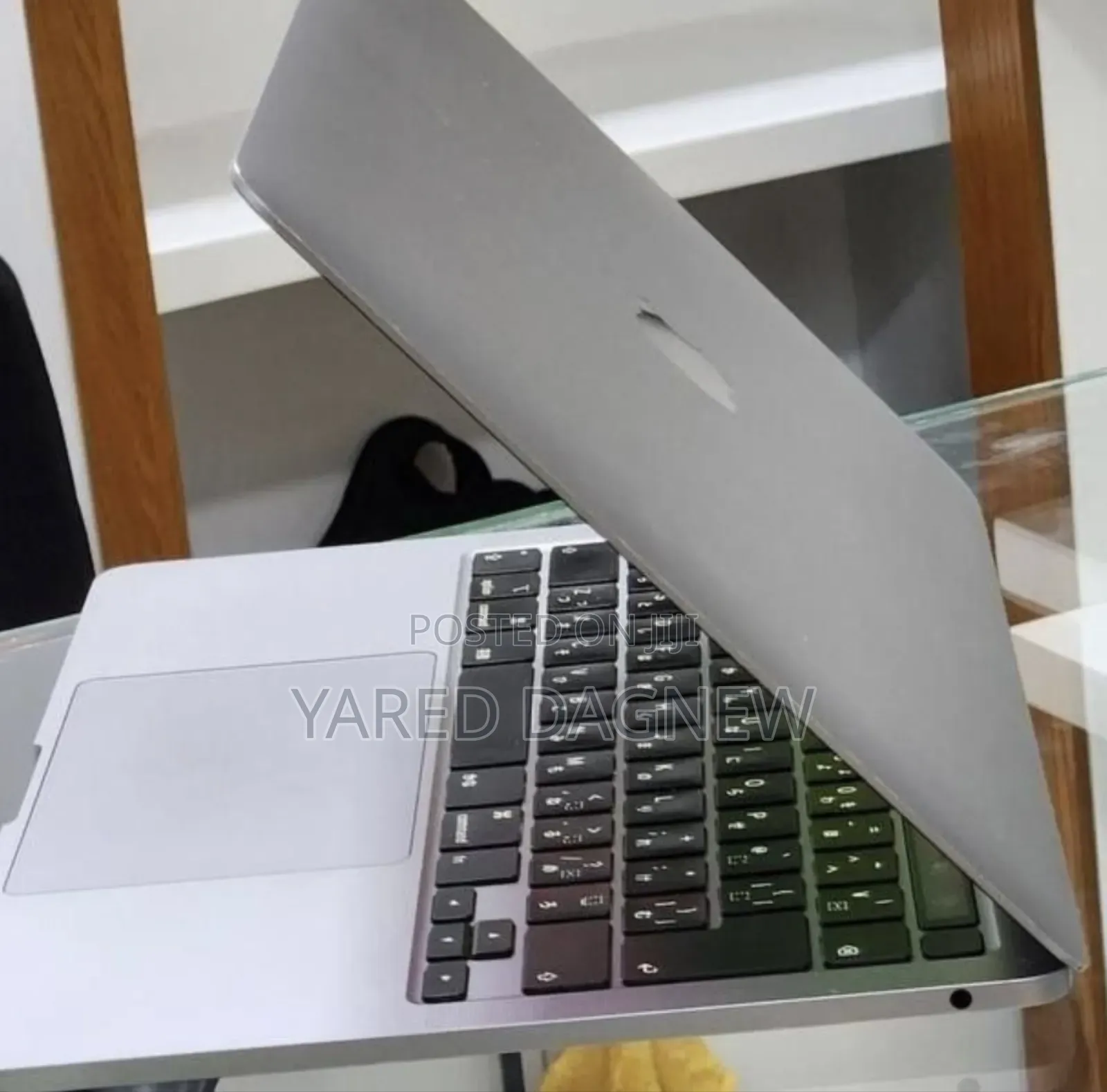 New Laptop Apple MacBook 2020 8GB Intel Core i5 SSD 512GB