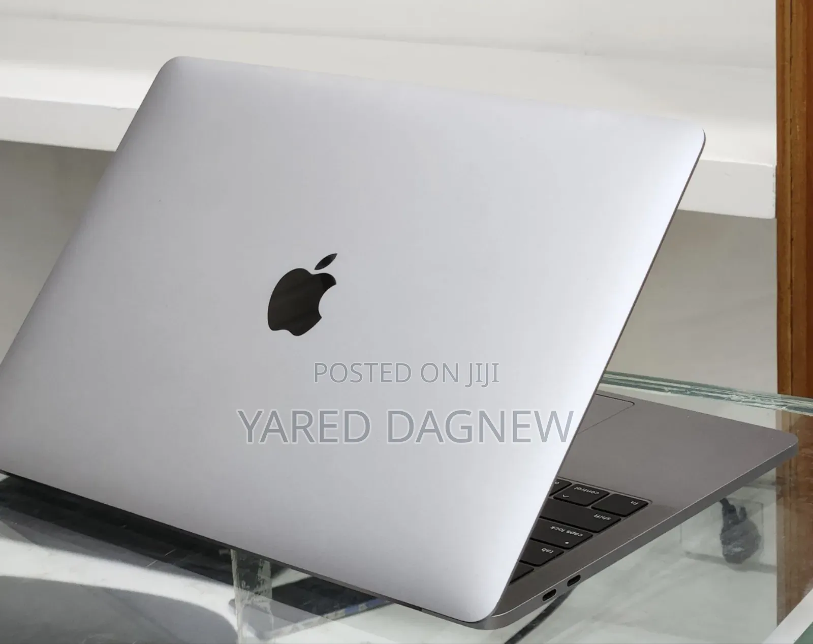 New Laptop Apple MacBook Pro 2019 16GB Intel Core i7 SSD 256GB