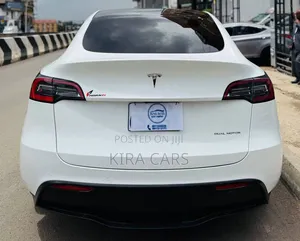 Tesla Model Y 2023 White