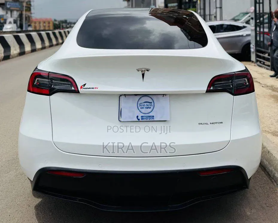 Tesla Model Y 2023 White