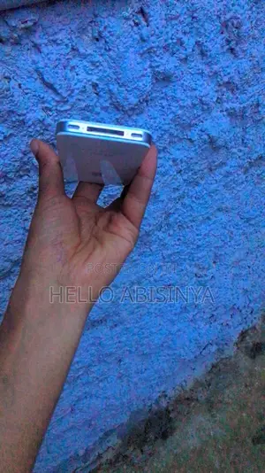 New Apple iPhone 4s 16 GB White