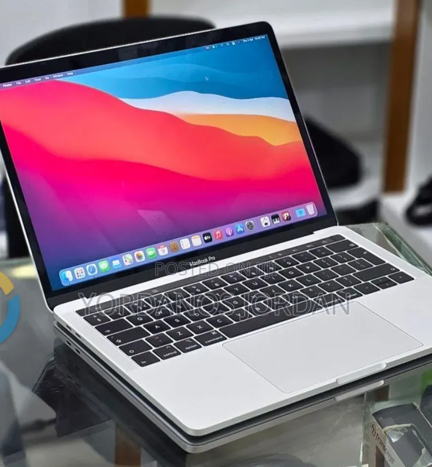New Laptop Apple MacBook Pro 2019 16GB Intel Core i7 SSD 256GB