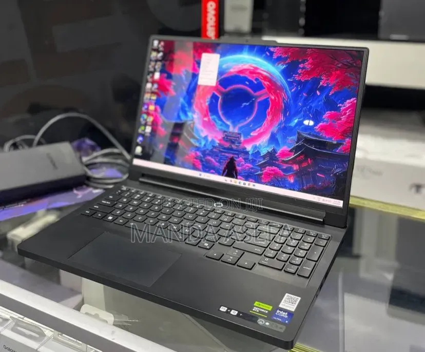 New Laptop Lenovo Legion Pro 7 64GB Intel Core Ultra 9 SSD 2T