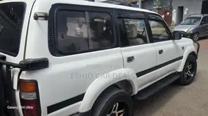 Toyota Land Cruiser 1995 White