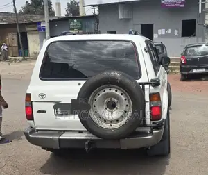 Toyota Land Cruiser 1995 White