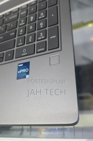 New Laptop HP ZBook Firefly 16 G10 16GB Intel Core i7 SSD 512GB