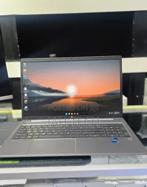 New Laptop HP ZBook Firefly 16 G10 16GB Intel Core i7 SSD 512GB