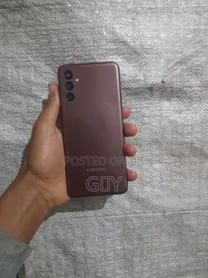 New Samsung Galaxy M13 64 GB Bronze