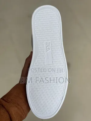 Zara Full Grey Smooth Low-Top Sneakers