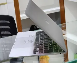 New Laptop Apple MacBook 2020 8GB Intel Core i5 SSD 512GB