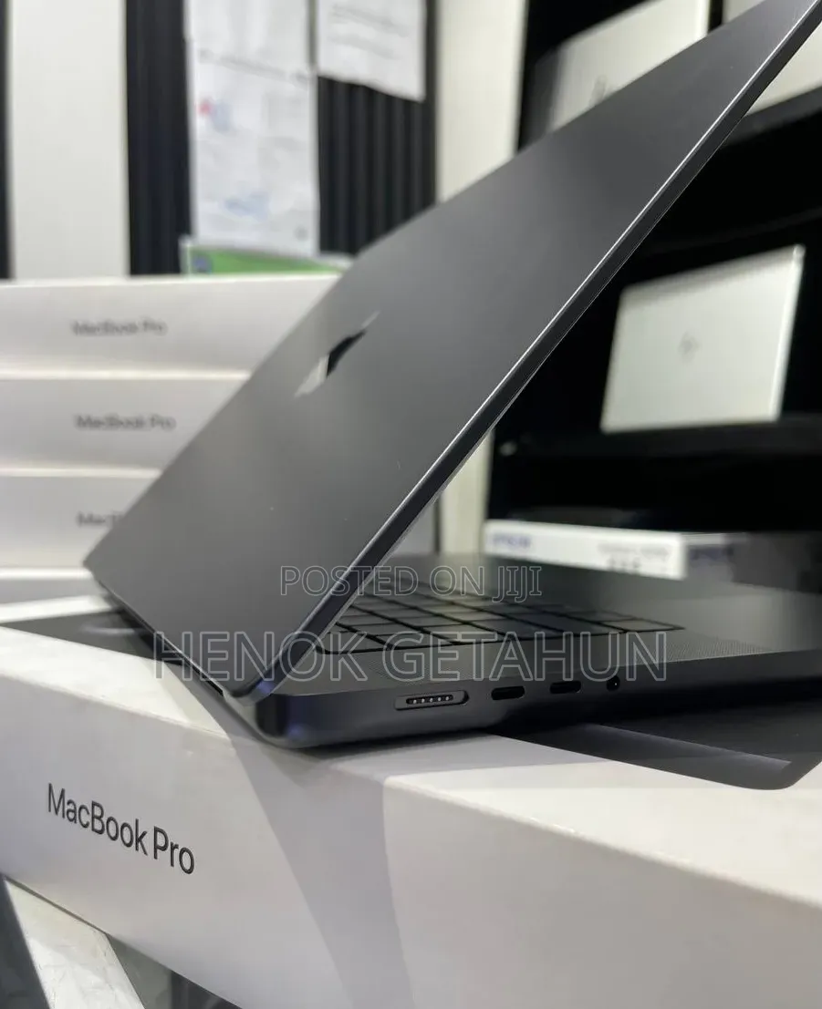 New Apple MacBook Pro 2024 M3 Max 16-inch 36GB Apple M3 Max SSD 1T