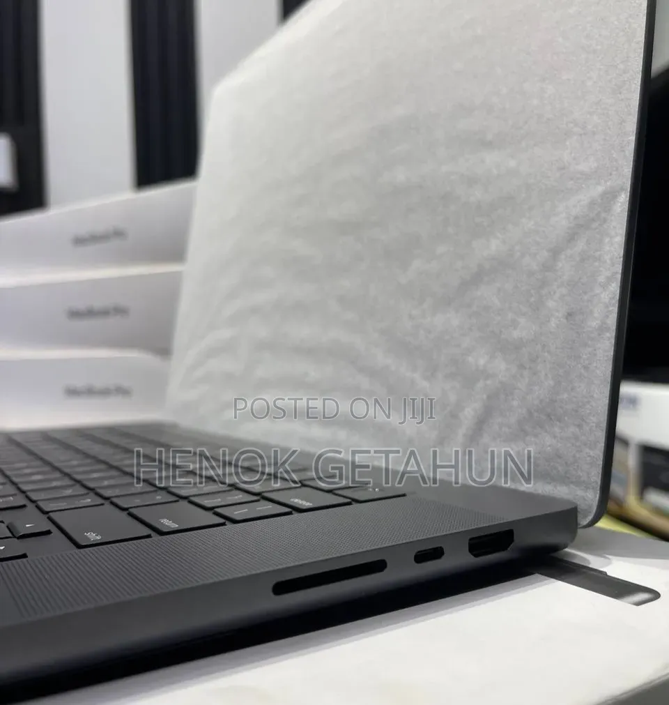 New Apple MacBook Pro 2024 M3 Max 16-inch 36GB Apple M3 Max SSD 1T