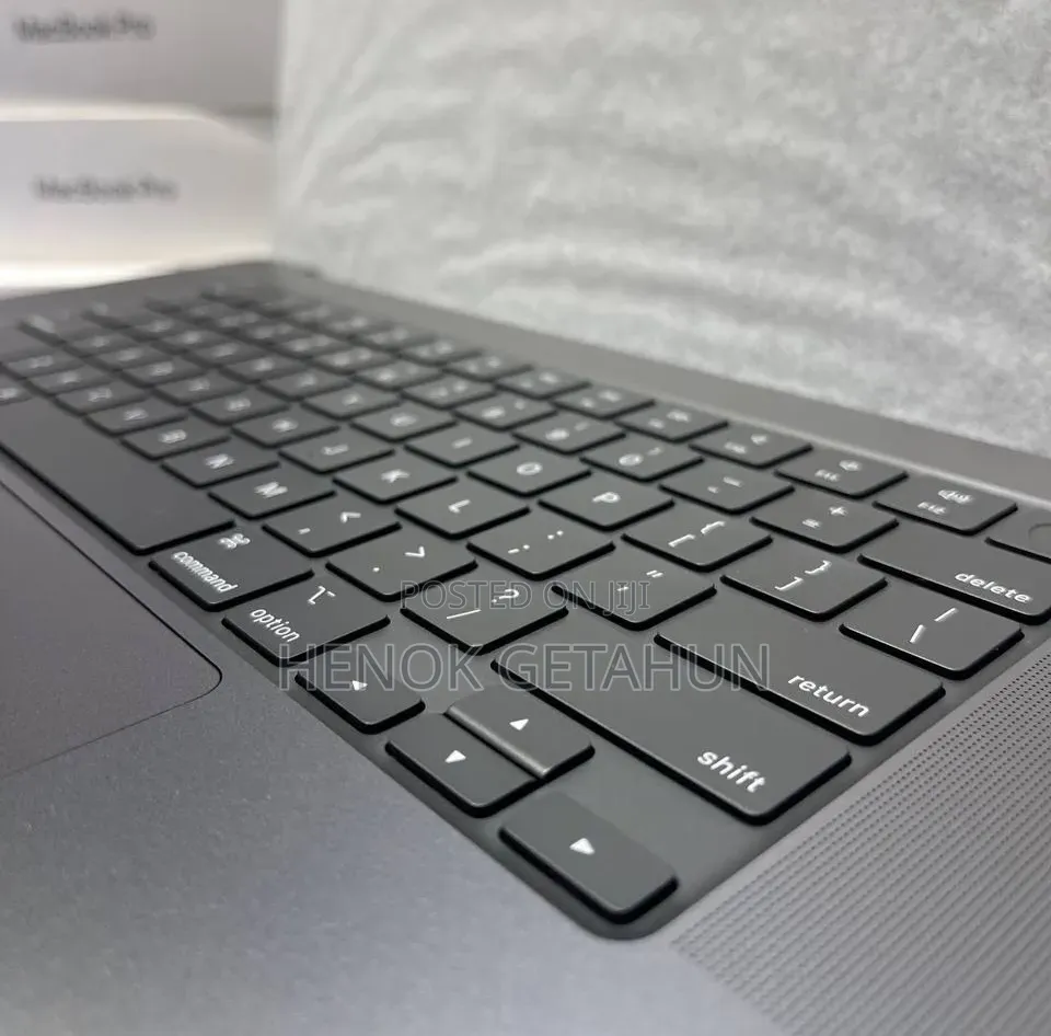 New Apple MacBook Pro 2024 M3 Max 16-inch 36GB Apple M3 Max SSD 1T
