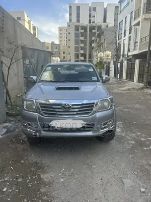 Toyota Hilux 3.0 D-4D 4x4 2012 Silver