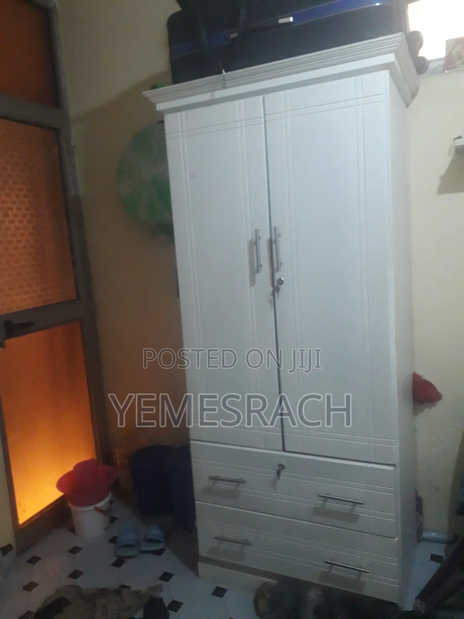 Closet(ቁም ሳጥን)