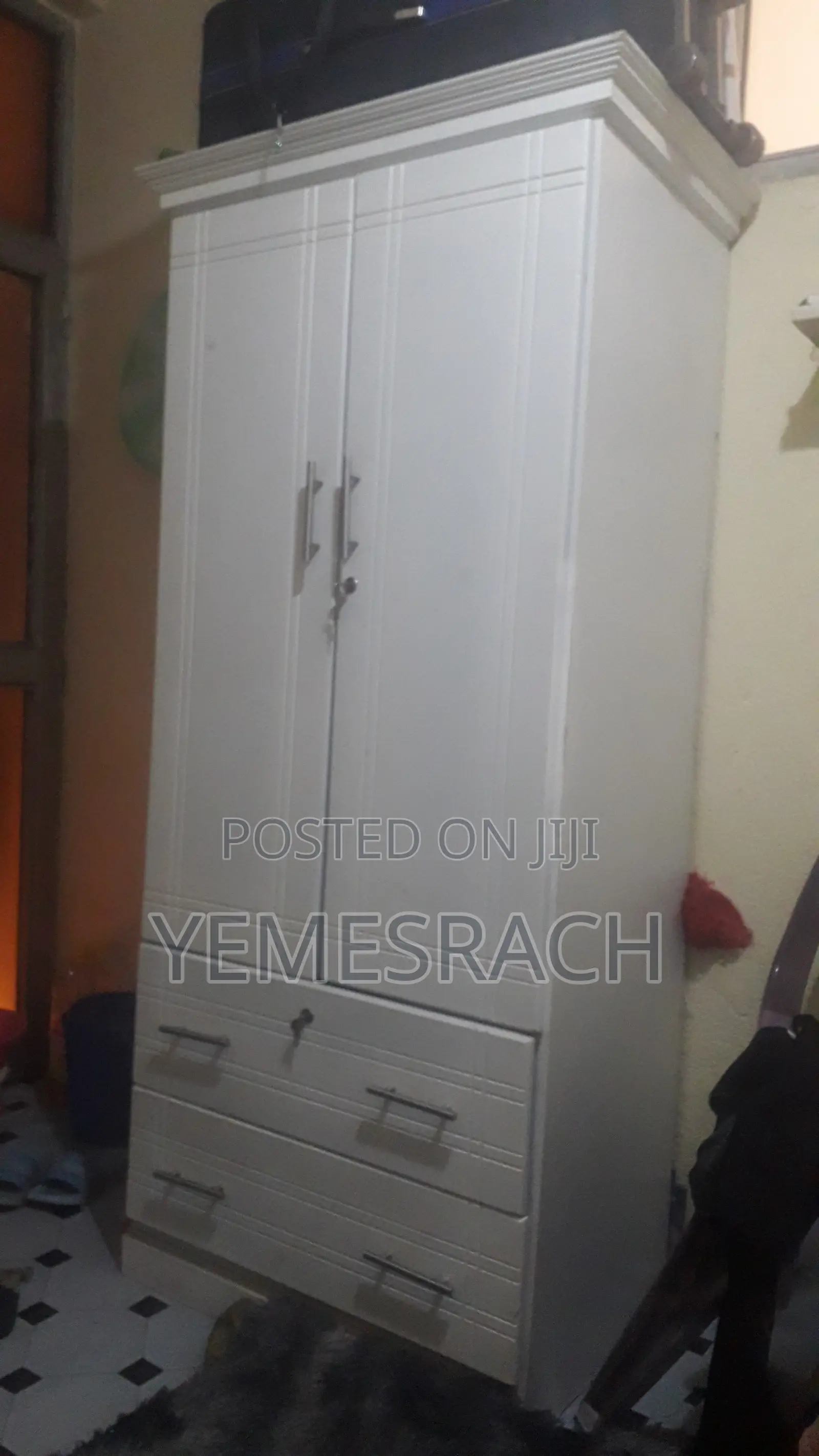 Closet(ቁም ሳጥን)