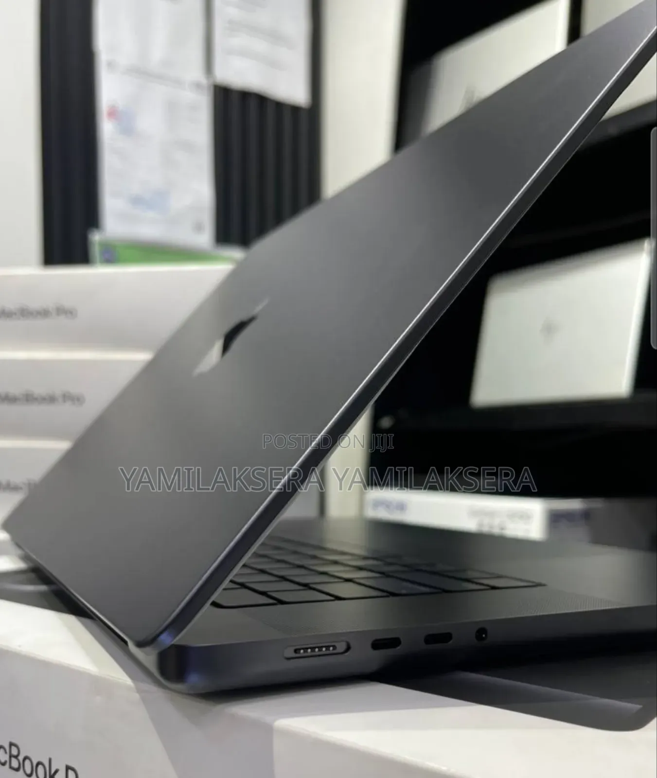 New Laptop Apple MacBook Pro M1 32GB Apple M1 Max SSD 1T