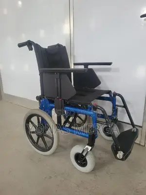 Normal Wheelchair曳晃color,With Small Wheels,Suitable for Indoor Spaces.